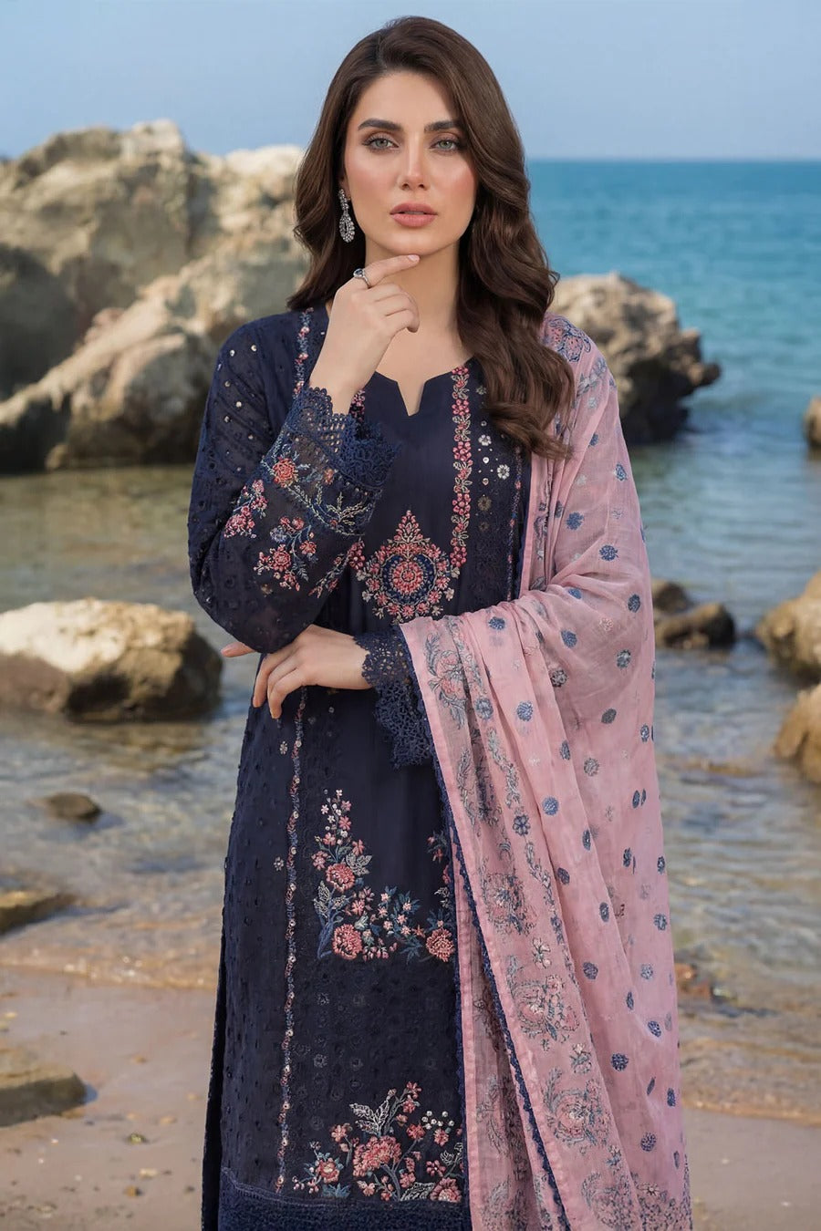 5848 - Motifs EMBROIDERED LAWN UNSTITCHED
