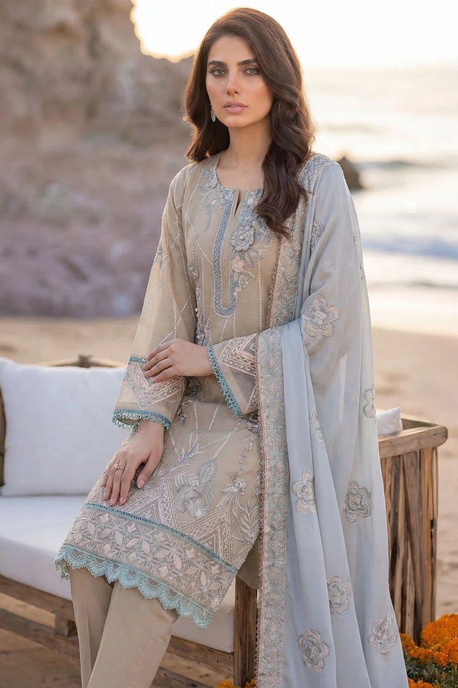 5845 - Motifs JASMINE EMBROIDERED LAWN UNSTITCHED