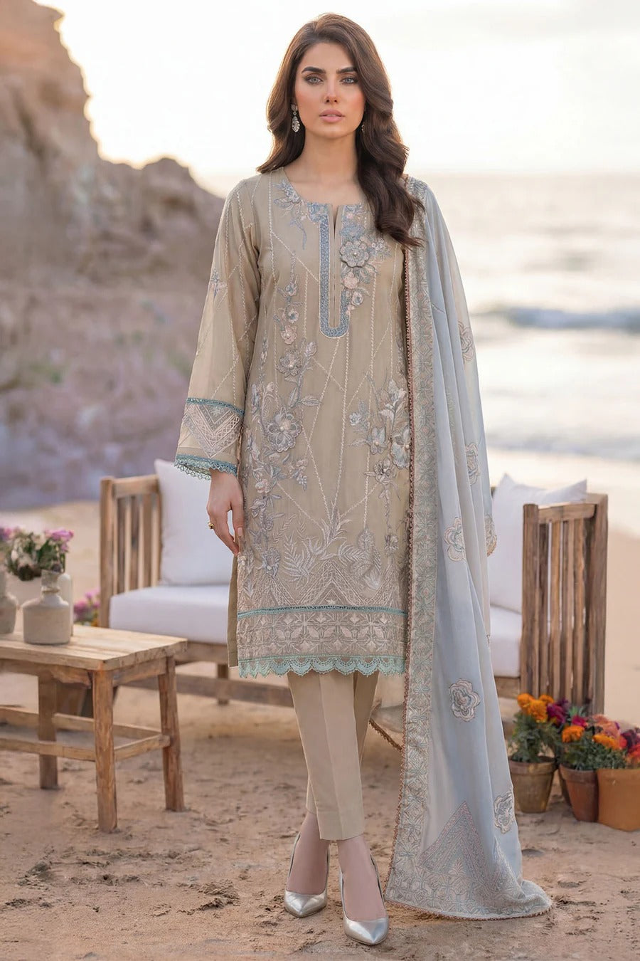 5845 - Motifs JASMINE EMBROIDERED LAWN UNSTITCHED