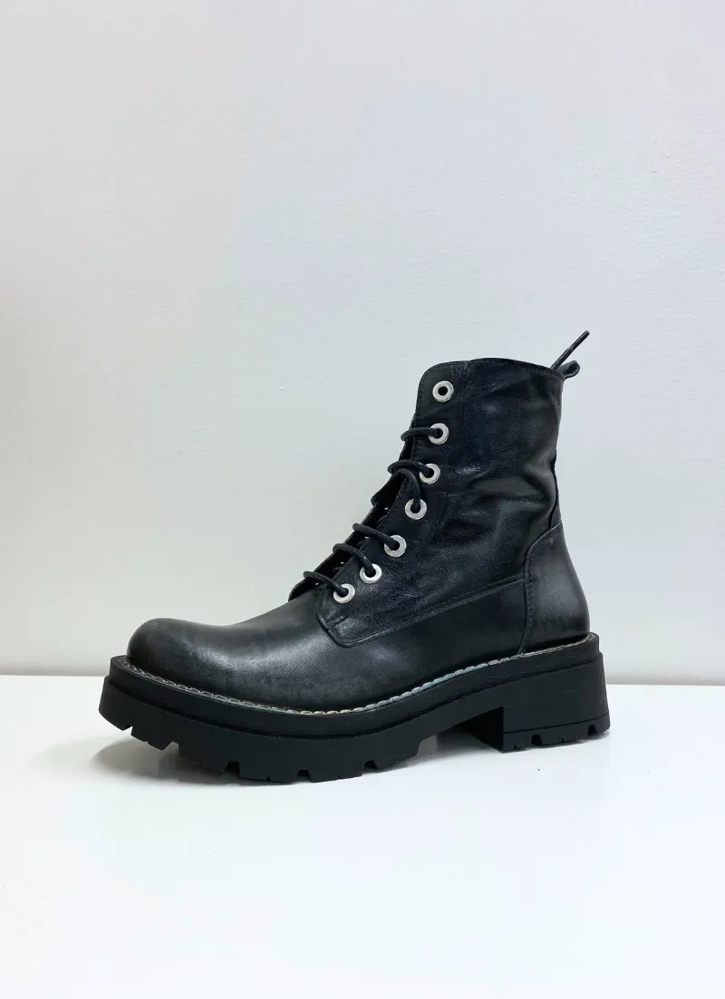 6076 Century Leather Boots