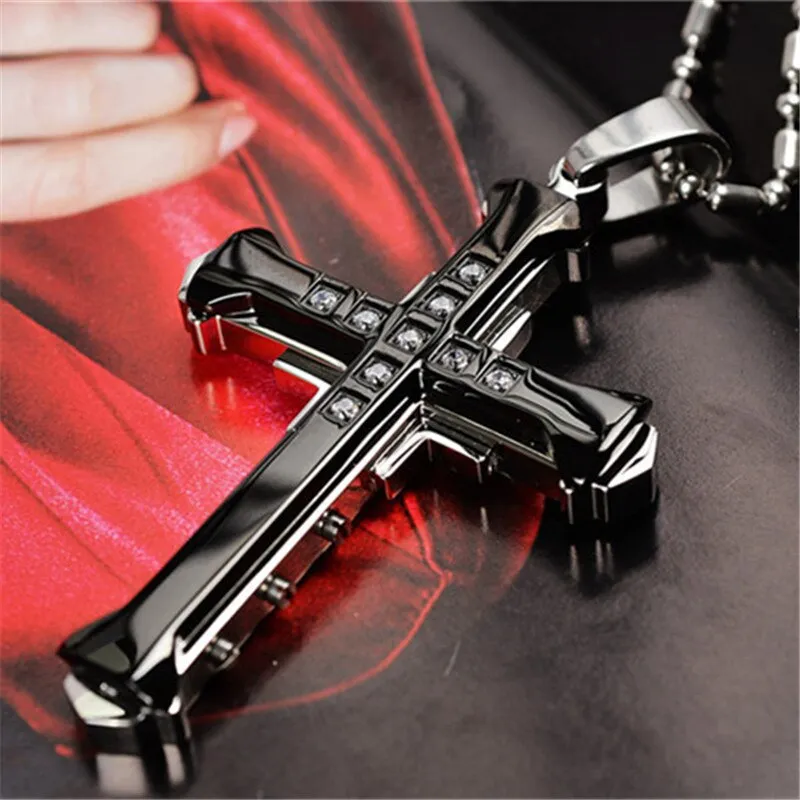 Fashion Arrow Necklace for Men - Black Metal Punk POP Cross Pendant Necklace - A Trendy Simple Fashion Accessory.