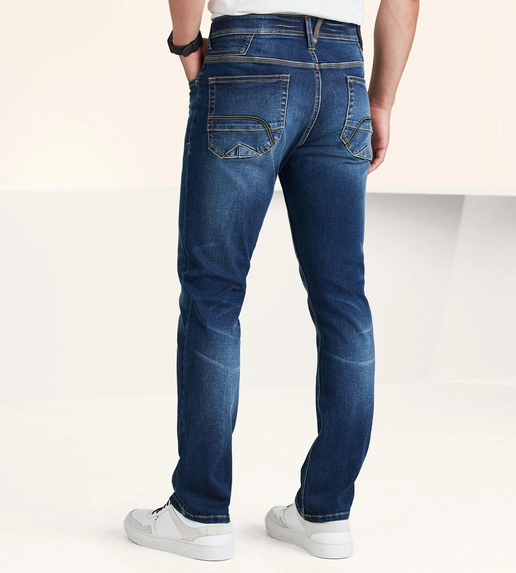 Modern Fit Five-Pocket Stretch Jeans