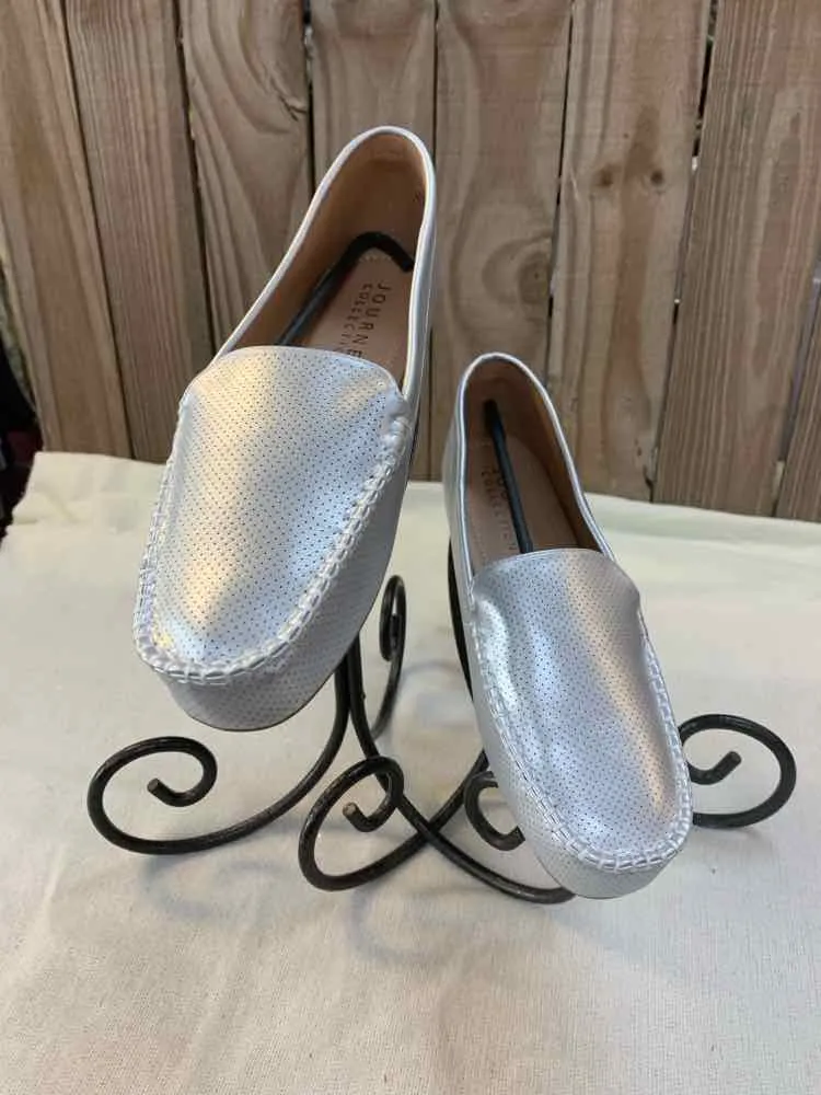 NWT JOURNEE COLLECTION SHOES 8.5 Silver LOAFER Shoes